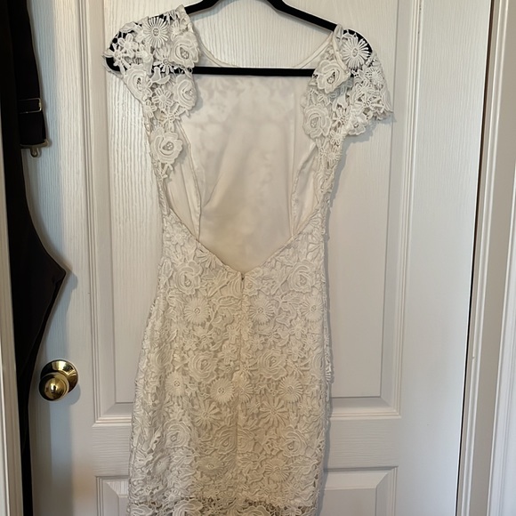 White Lace Backless BODYCON dress - Picture 3 of 6